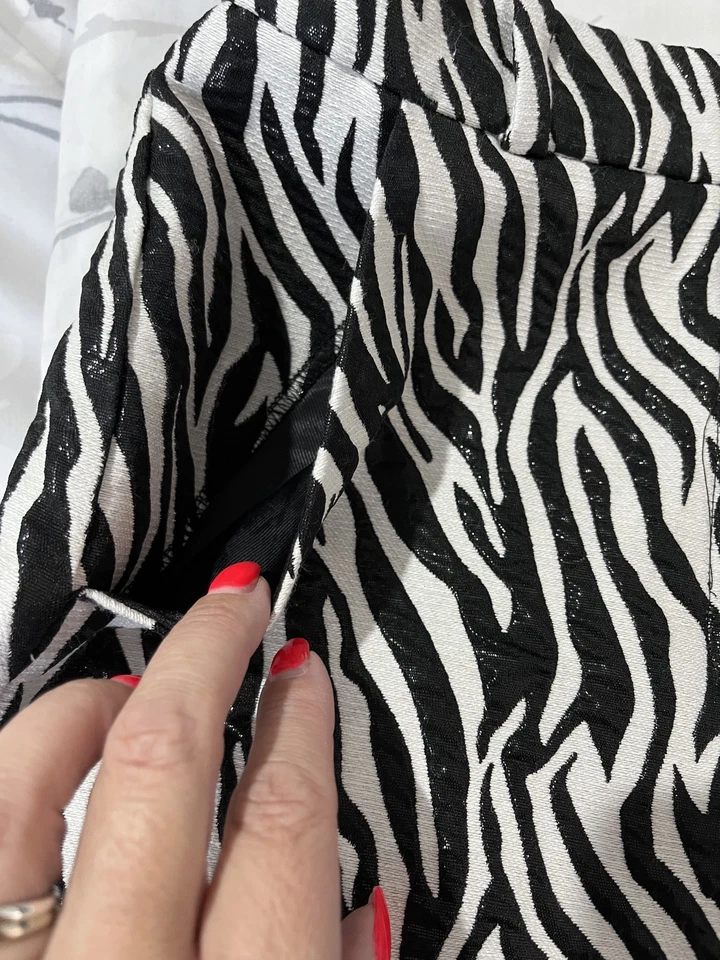 Topshop Animal Print Zebra Tiger Print Mini Skirt Size 8 - Image 2 of 4