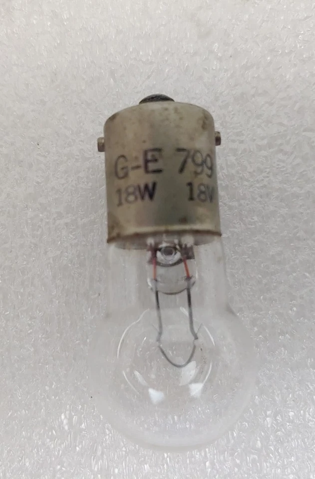 Lionel Train Postwar 671-75 Smoke Lamp Bulb 12-volt Tested In Original Box - Image 3 of 4