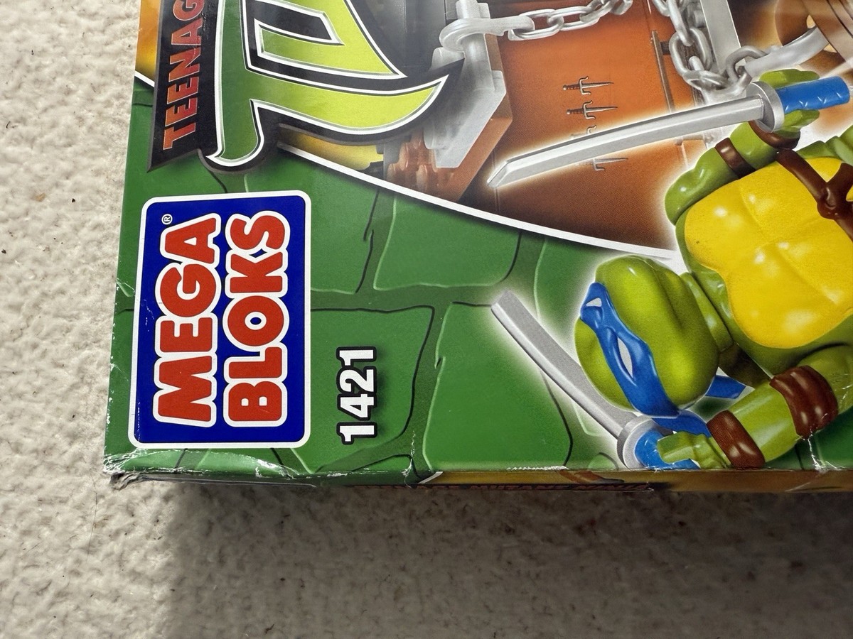 TMNT 2003 MegaBloks 1421 TEENAGE MUTANT NINJA TURTLES COMBAT LAIR