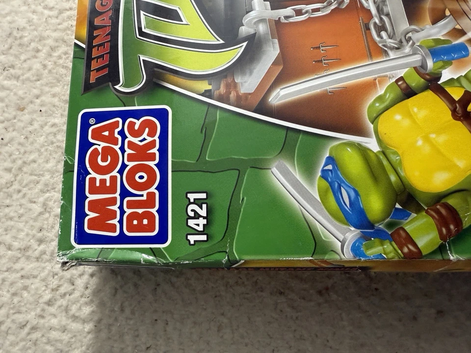TMNT 2003 MegaBloks 1421 TEENAGE MUTANT NINJA TURTLES COMBAT LAIR W/ Box Rare - Image 4 of 4