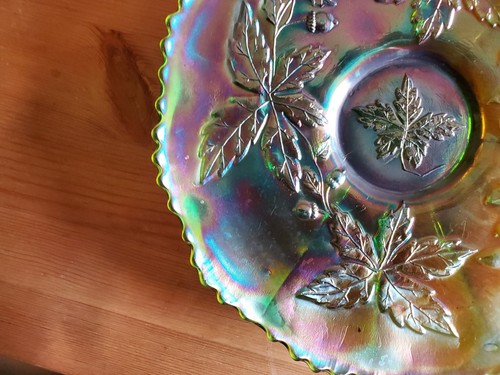 Carnival Glass FENTON GREEN AUTUMN ACORNS PLATE - Picture 5 of 11