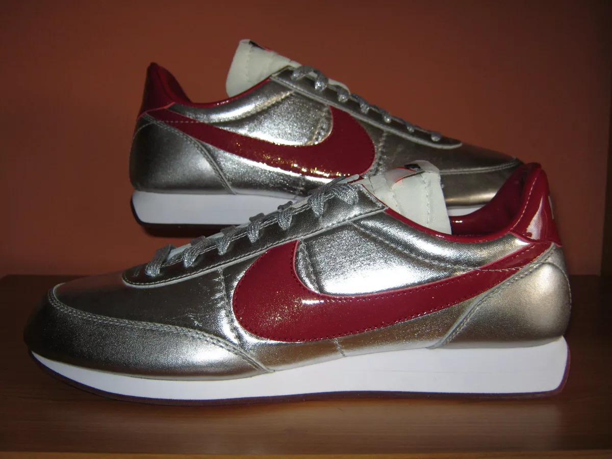 Nike tailwind night track sale