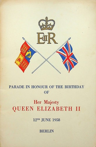 1958 QUEEN ELIZABETH II BERLIN PARADE BOOKLET - E14-A