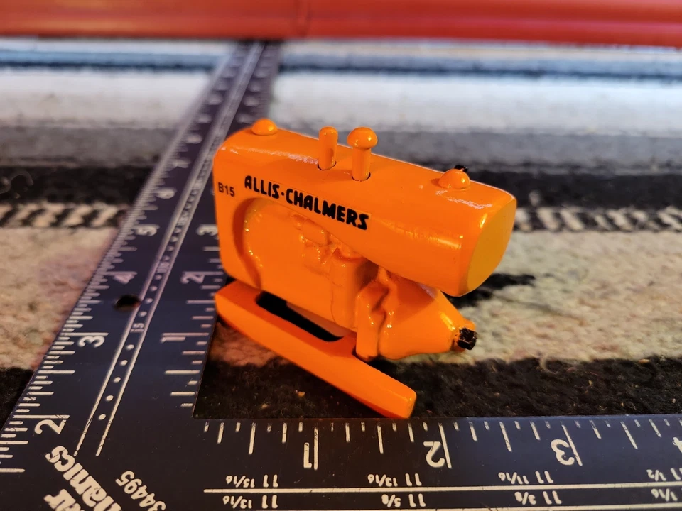 Allis Chalmers D15 Power Unit 1/20? Diecast  Replica Collectible  - Image 2 of 4