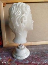 scultura in alabastro base in marmo