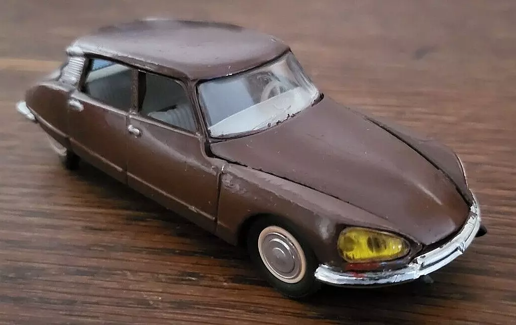 Citroen ds miniature sales 1 43