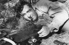 WW2 Picture Photo John Basilone with machine gun KIA received Navy Cross 2333
