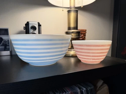 2 Vintage Pyrex 401 & 403 Pink & Blue White Stripe Mixing Bowls 1.5 Pt 2.5 Qt