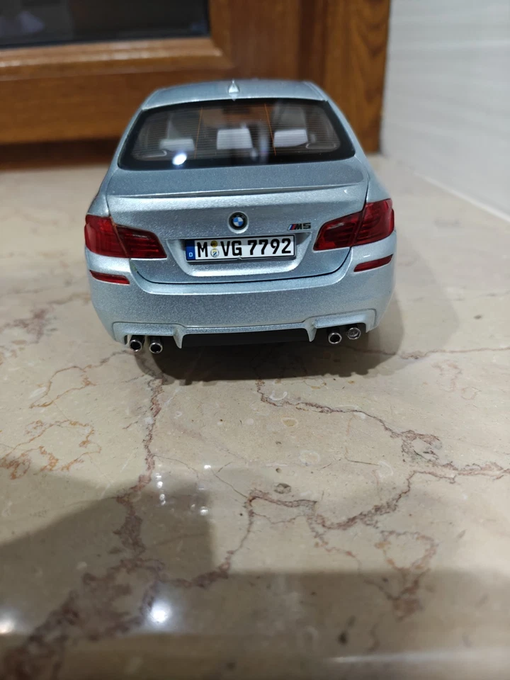 BMW M5 Paragon Model 1:18 - Immagine 3 di 4
