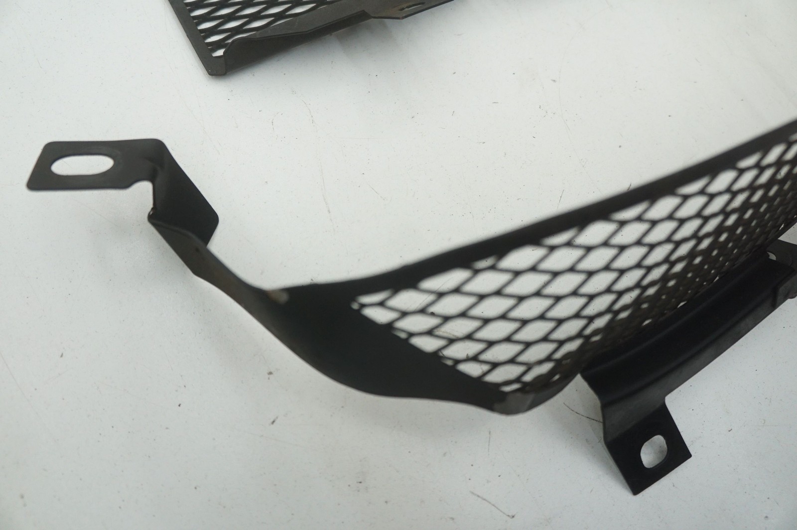 Set Rear Left Right Lower Mesh Grille 6G33-01950-AE Aston Martin V8 2008 *Note*