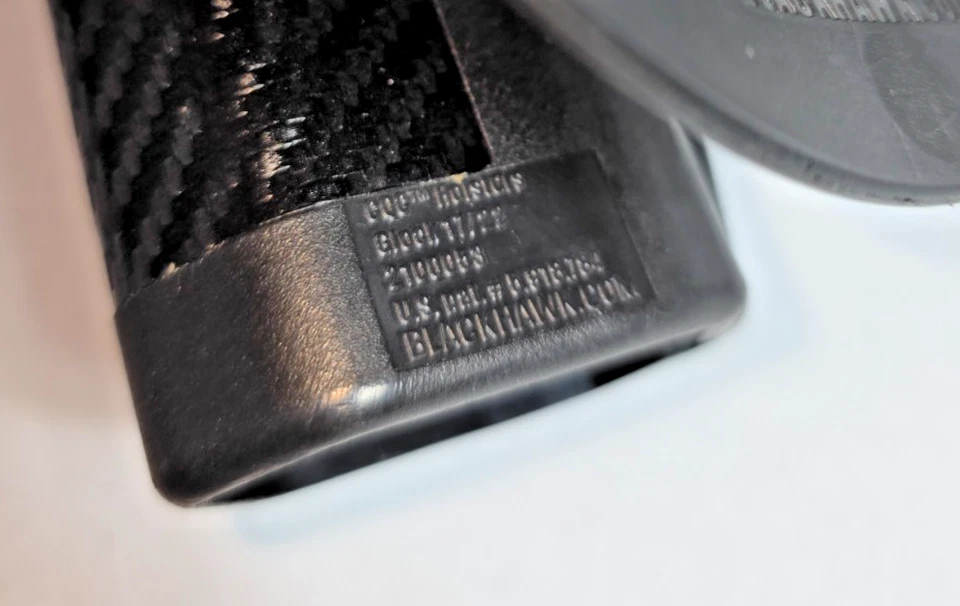 BLACKHAWK Serpa Holster for Glock 17/22/31 Carbon fiber finish Belt & Paddle - Image 4 of 4