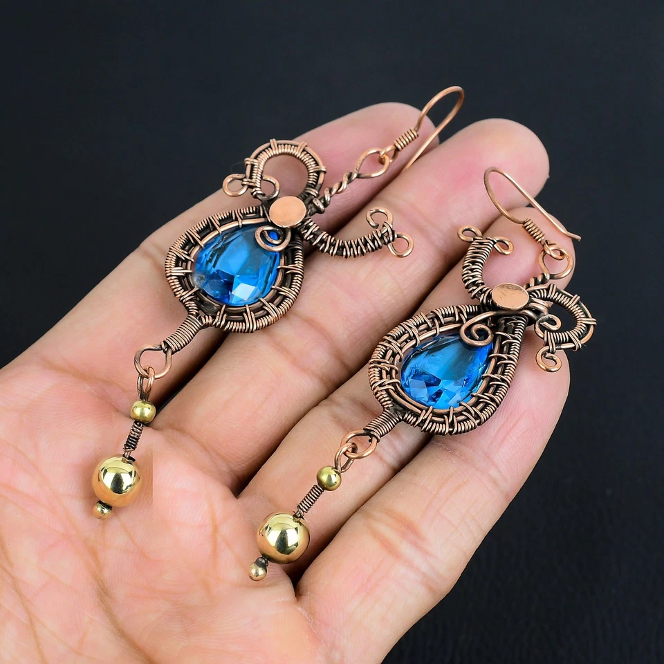 Maravillosos pendientes de joyería hechos a mano con piedras preciosas de topacio azul Foto 2 de 4