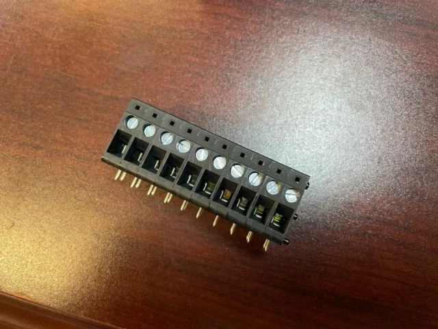 QTY-50 Phoenix Contact 1700008 / 1891645 1 Position Wire to Board FRONT2,5-H/SA5 - Image 4 of 4