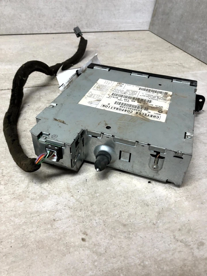 Подлинный оригинальный производитель Chrysler P04858522AH 4 диска CD автоматический чейнджер подходит для 2002 Dodge Intrepid - Изображение 4 из 4