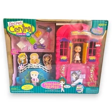 Hasbro Secret Central High School Class of 05 Playset with Natasha Neville NEW