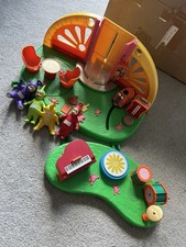 2x Teletubbies playsets Musical Superdome Noo for parts not working + 4 figures