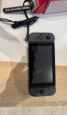 Nintendo Switch Hybrid-Konsole 32 GB Grau PAL 1080p mit Dock & Joy-Con 2 SPIELE