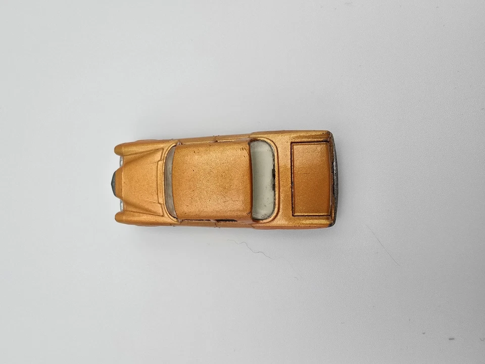 Matchbox Transitional Superfast No. Mercedes 300 SE 46 dorado sin caja en muy buen estado Foto 3 de 4