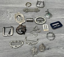 X18 Vintage Belt Buckle Bundle Cap Badges Metal & Plastic Retro Western Cowboy