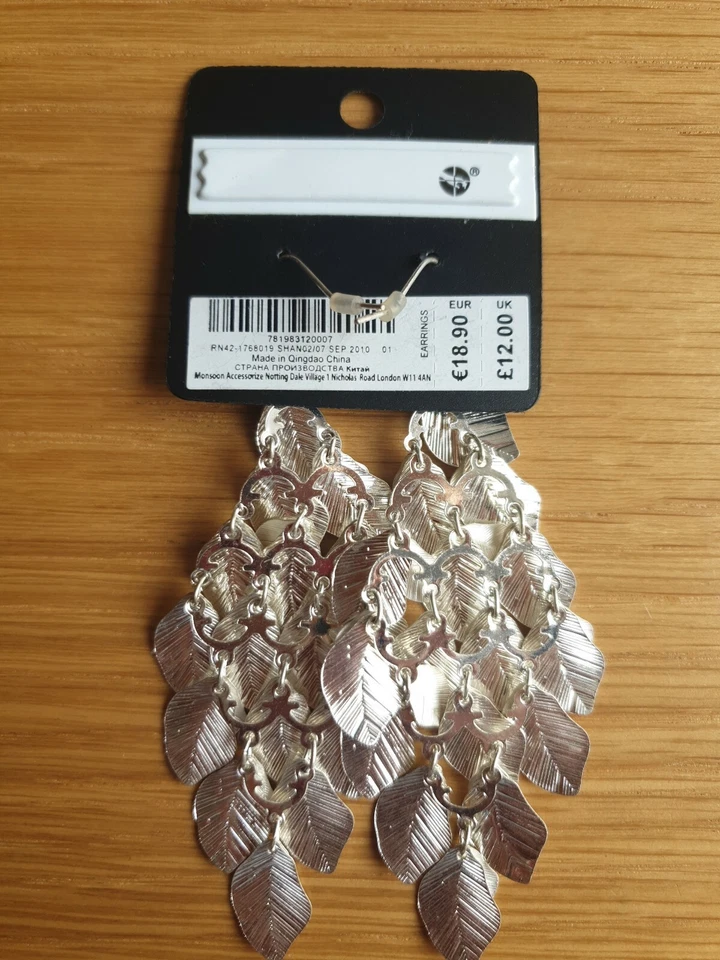 Pendientes de candelabro accesorio precio de venta sugerido por el fabricante £ 12, caída, tono plateado, idea de regalo, fecha noche Foto 2 de 2