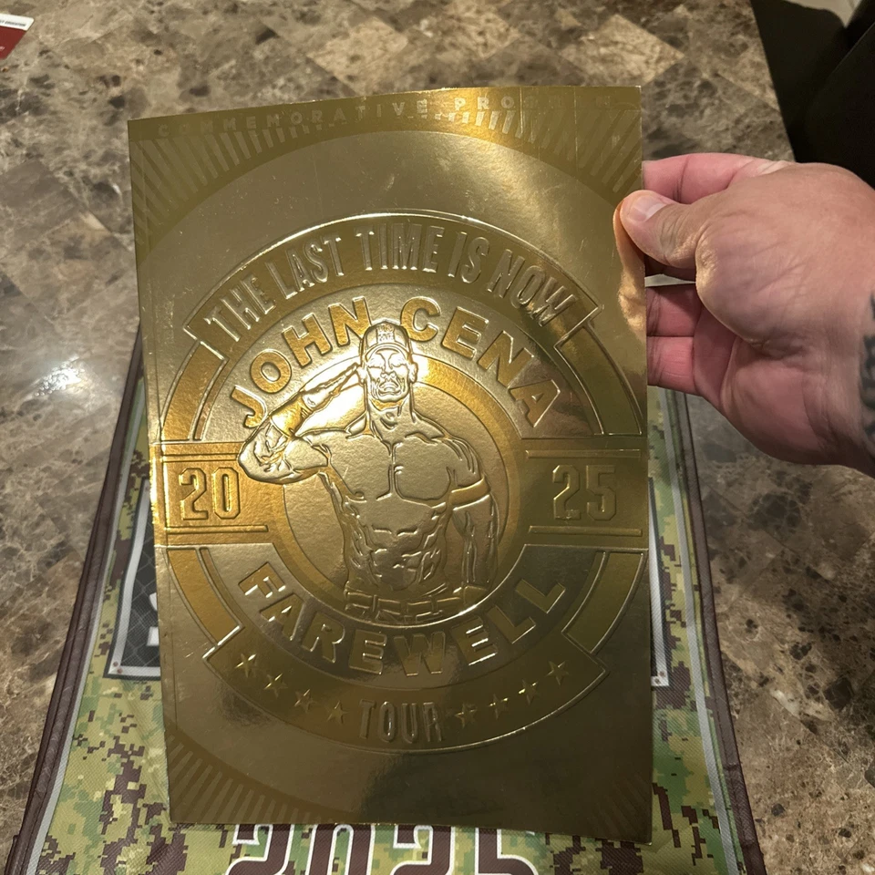 WWE John Cena Last Time Is Now Farewell Tour Programa Conmemorativo Oro 2025 Foto 2 de 3
