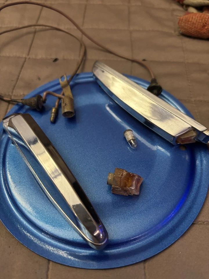 Chrysler by Chrysler repeater lights - image 3 of 3