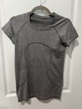 Lululemon Swiftly Tech Short Sleeve 2.0 Graphite Grey / Silver Drop Size 6 Yoga
