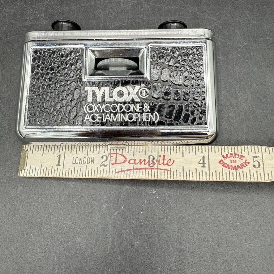 Vintage Tasco Folding Opera Glasses Binoculars Tylox Pharma Promo Black Chrome - Image 4 of 4