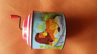 Boîte à musique rotative BOLZ en métal  motif le roi lion - Photo 1/4