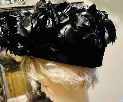 Glamorous Vintage 1930 S Black Felt Shiny Feather Pompoms  display picture 2