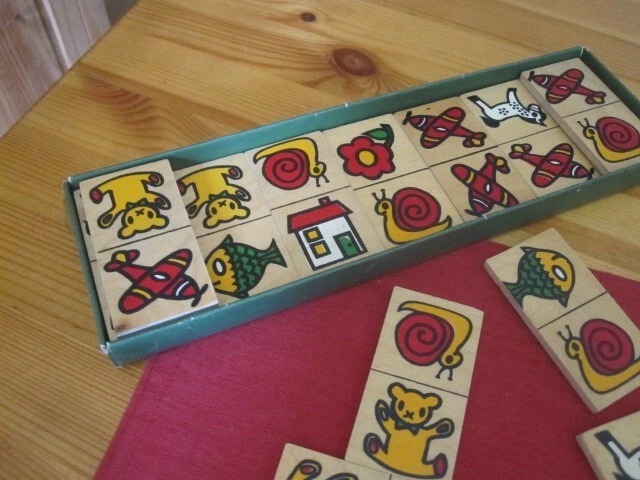 Vintage Good-Wood Playthings - 28 Wooden Picture-Match Dominoes in Original Box - Image 4 of 4