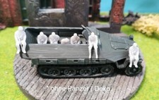 7x Resin Figuren sitzende Deutsche Soldaten 1...