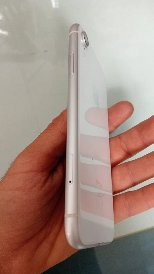 Apple iPhone XR - 256GB - Bianco (Sbloccato) - Immagine 3 di 4