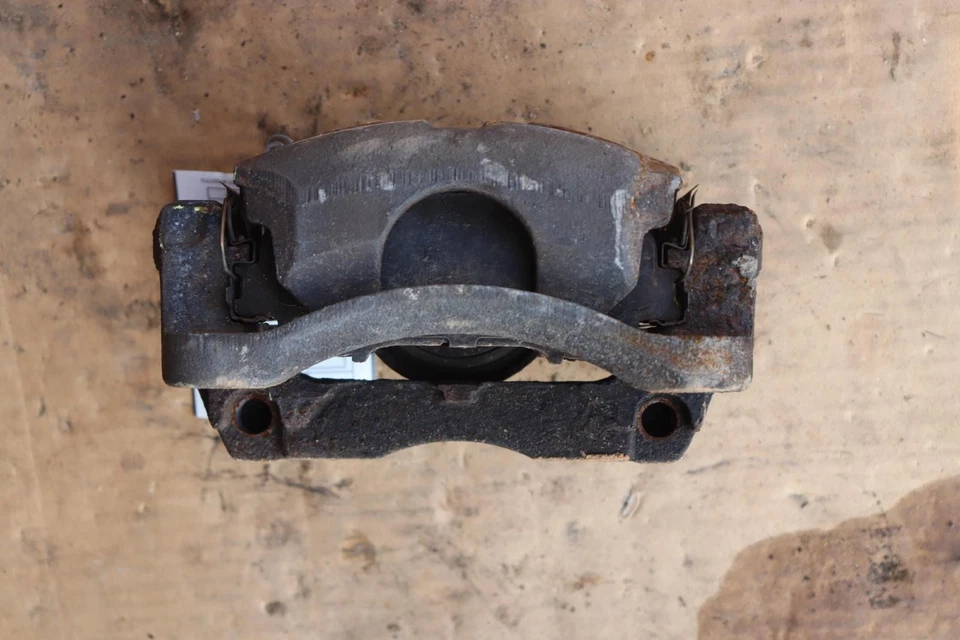 Pinza de freno delantera izquierda Nissan Rogue 2015-2016 construida en Corea OEM Foto 3 de 4