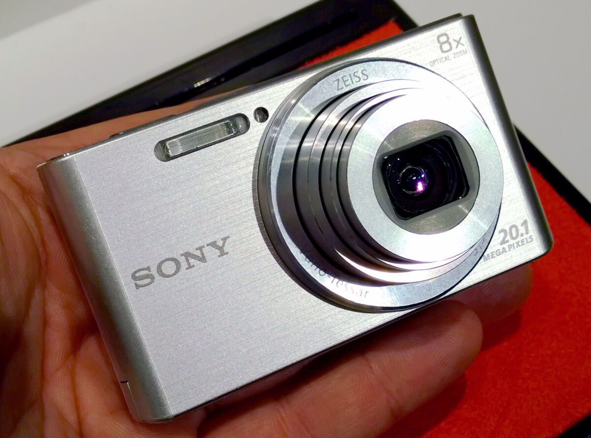 Sony Cyber-Shot DSC-W830 20.1MP 8xOptical Zoom Compact Sony Cyber-Shot DSC-W830 20.1MP 8xOptical Zoom Compact