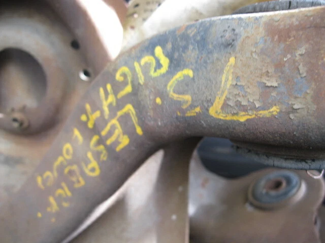 73 Buick LeSabre OEM brazo de control inferior delantero derecho usado Foto 2 de 4