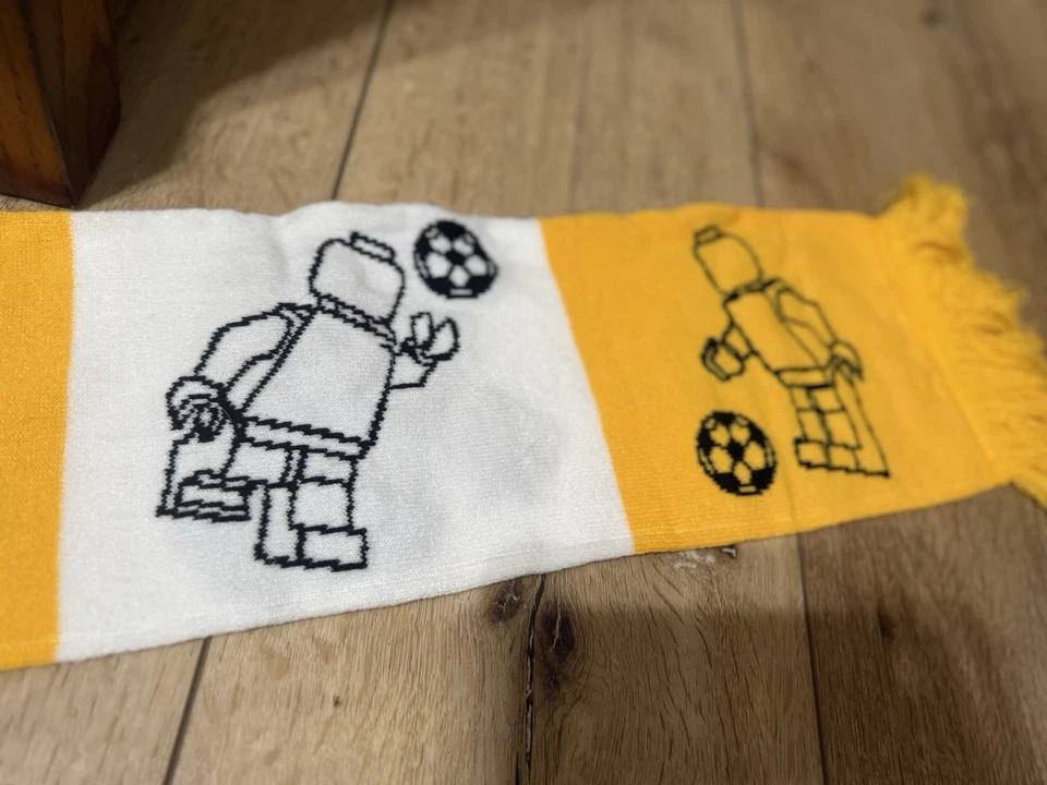 Raro LEGO Bufanda de Fútbol Exclusivo LEGO Coleccionable - Minifigura Foto 4 de 4