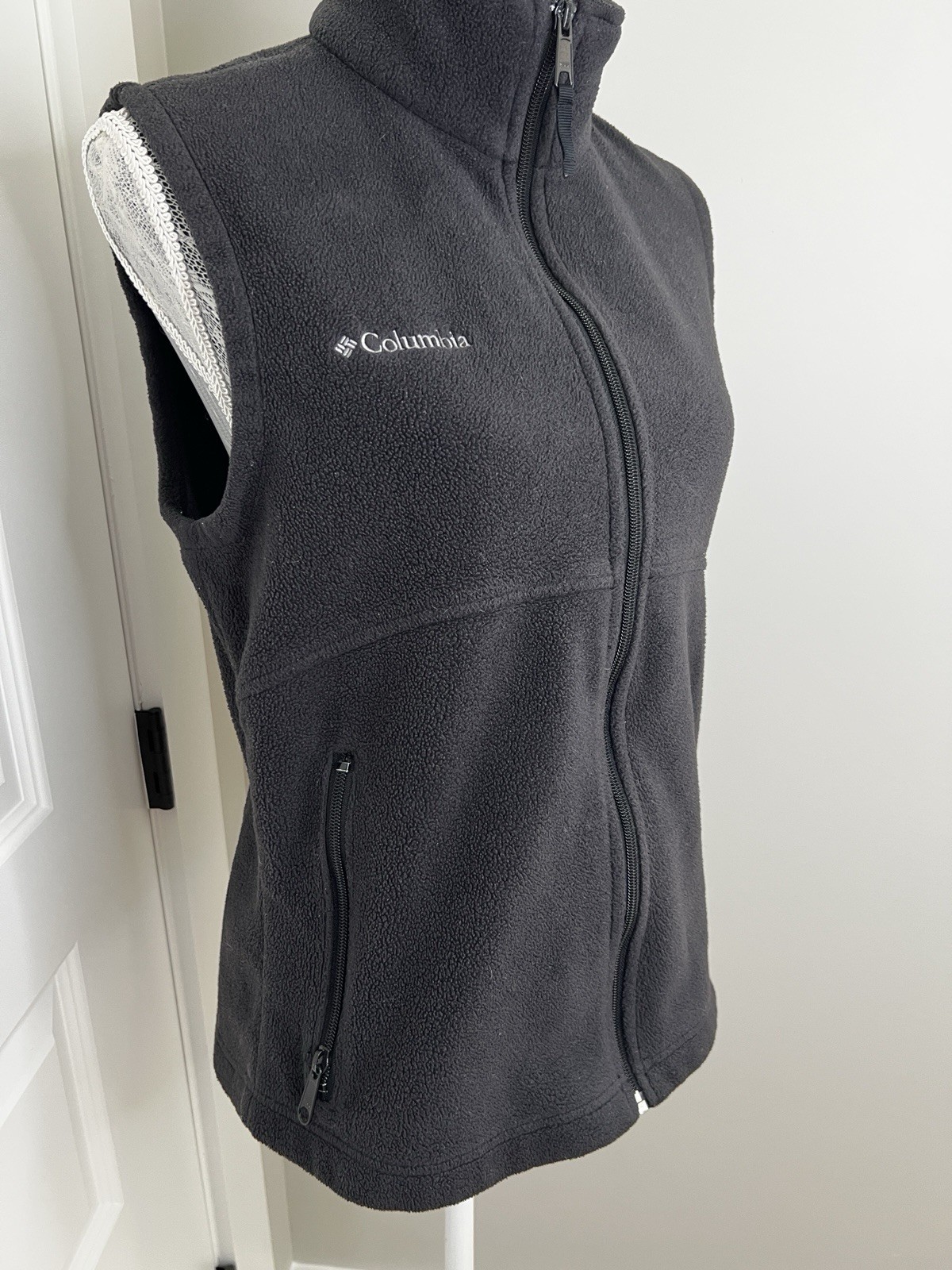 Columbia Women's Fleece Black Full Front Zip Up Vest Size Medium Soft Warm