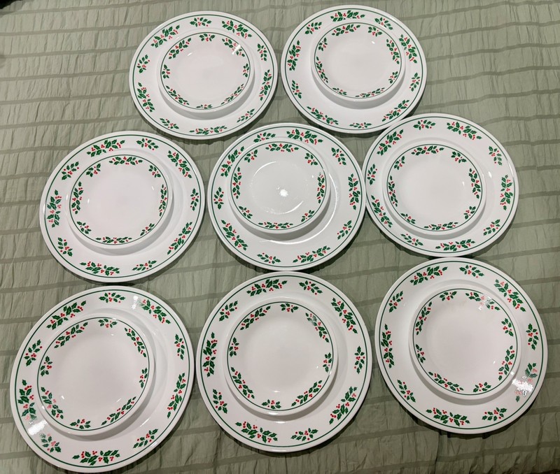 8 Sets of Vintage Corelle Winter Holly Pattern Dinner and Dessert Plates 