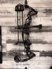 Hoyt Carbon Defiant Compound Bow Package - Spot Hogg Sight, TightSpot Quiver