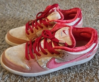 Nike SB Dunk Low StrangeLove Pink Velvet Valentines Day Size 12 Pre-Owned