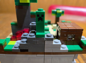 2012 LEGO MINECRAFT MICRO WORLD: THE FOREST SET #21102, COMPLETE
