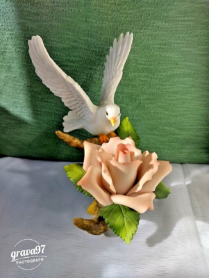 Andrea von Sadek Andrea's Blumen 'Rosa Rose mit Taube' auf Ast Figur (AF)