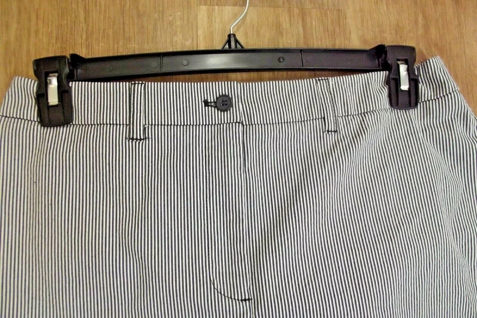 ANNE KLEIN SPORT Womens Stretch SHORTS - Size 10 - Black/White Striped Bermuda - Image 2 of 4