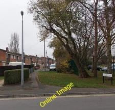 Photo 6x4 Path to Sycamore Grove, Swindon Swindon/SU1685 From Acacia Gro c2014