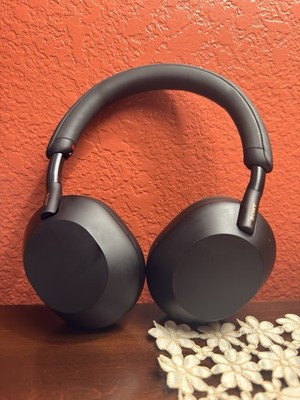 Black sony wh-1000xm5 paired with Sony Wf-1000xm5 and pro 2