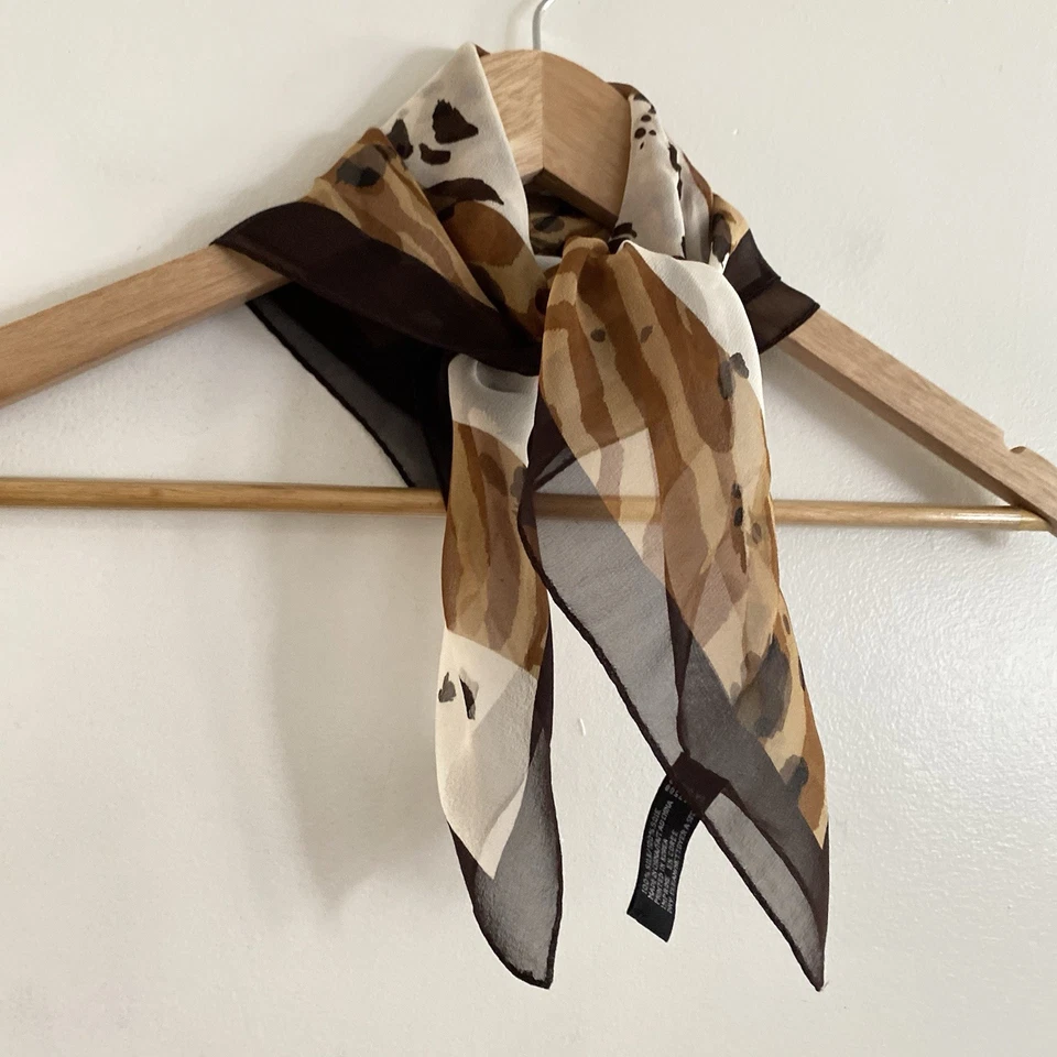 Ellen Tracy 真丝围脖保暖女性动物印花方形学院风 — 第 2/4 张图片