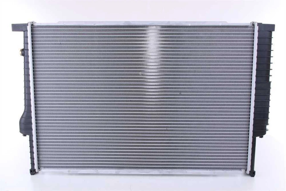 Radiador compatible con BMW 540i 740i 1991-1995, 740iL 850Ci NISSENS NORTH AMERICA INC. Foto 2 de 4