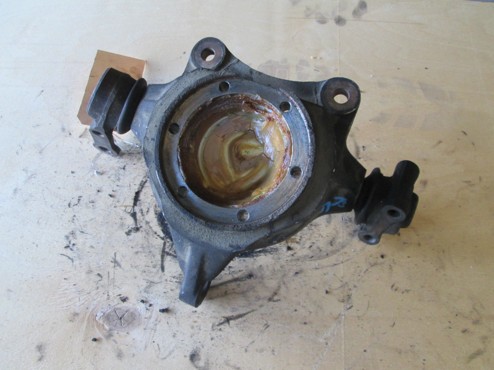 Ferrari Mondial 1983 RH Front Hub  / Knuckle / Spindle (A)  # 117187