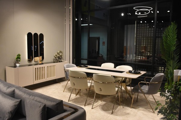 LuxuriöSe Esszimmer Set Esstisch + 6X StüHle + Sideboard Mit Spiegel-image